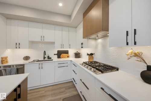#312 7471 May Cm Nw, Edmonton, AB - Indoor Photo Showing Kitchen With Upgraded Kitchen