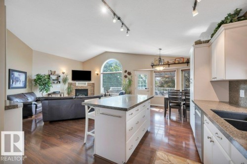 6909 159A Avenue Nw, Edmonton, AB - Indoor Photo Showing Kitchen