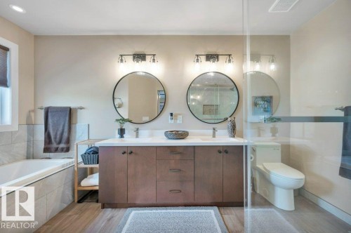 6909 159A Avenue Nw, Edmonton, AB - Indoor Photo Showing Bathroom