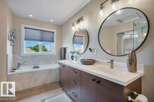 6909 159A Avenue Nw, Edmonton, AB - Indoor Photo Showing Bathroom