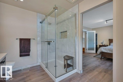 6909 159A Avenue Nw, Edmonton, AB - Indoor Photo Showing Bathroom