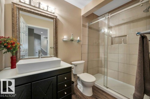 6909 159A Avenue Nw, Edmonton, AB - Indoor Photo Showing Bathroom