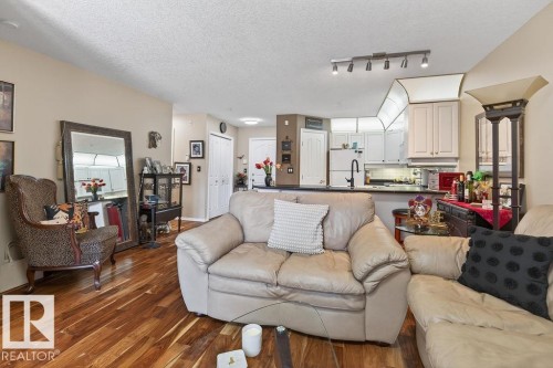 #112 6703 172 St Nw, Edmonton, AB - Indoor Photo Showing Living Room