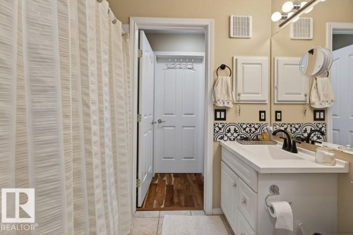 #112 6703 172 St Nw, Edmonton, AB - Indoor Photo Showing Bathroom