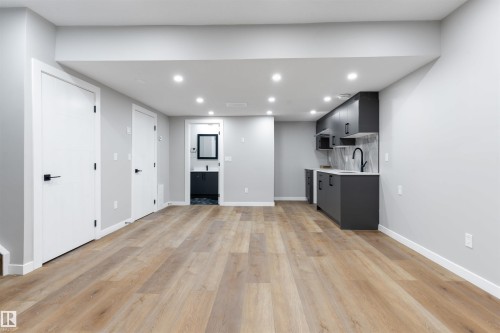 22328 88 Avenue Nw, Edmonton, AB - Indoor