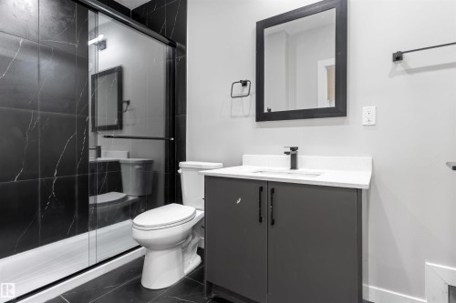 22328 88 Avenue Nw, Edmonton, AB - Indoor Photo Showing Bathroom