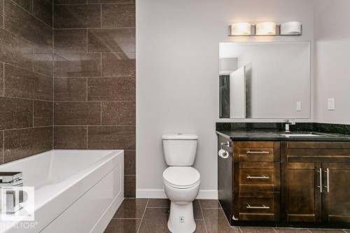 #209 10811 72 Av Nw, Edmonton, AB - Indoor Photo Showing Bathroom