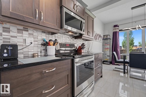 3629 Hummingbird Way Nw, Edmonton, AB - Indoor Photo Showing Kitchen