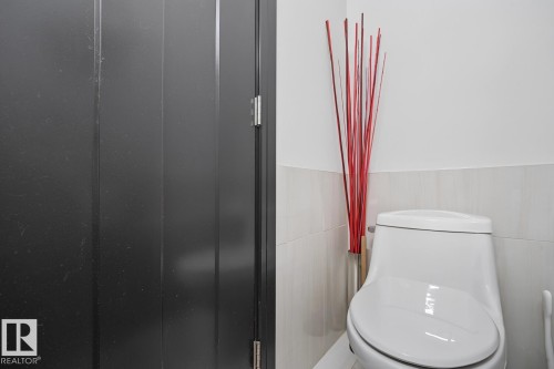 3629 Hummingbird Way Nw, Edmonton, AB - Indoor Photo Showing Bathroom