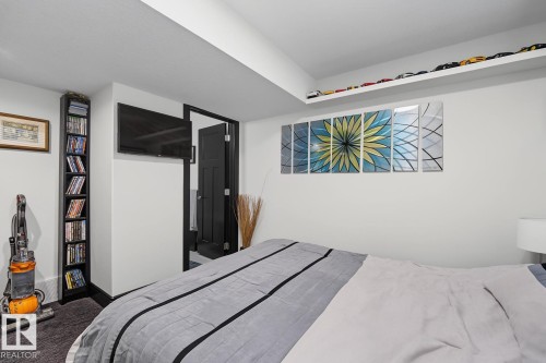 3629 Hummingbird Way Nw, Edmonton, AB - Indoor Photo Showing Bedroom