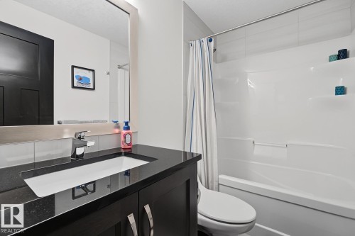 3629 Hummingbird Way Nw, Edmonton, AB - Indoor Photo Showing Bathroom