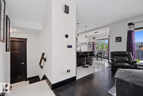 3629 Hummingbird Way Nw, Edmonton, AB - Indoor Photo Showing Living Room