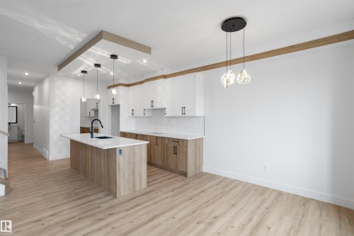 1798 Crossbill Loop Nw, Edmonton, AB - Indoor Photo Showing Kitchen