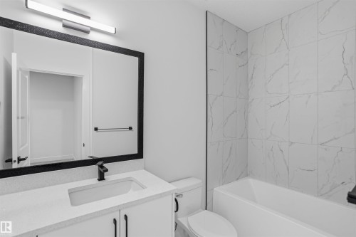 1798 Crossbill Loop Nw, Edmonton, AB - Indoor Photo Showing Bathroom