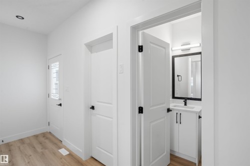 1798 Crossbill Loop Nw, Edmonton, AB - Indoor Photo Showing Other Room
