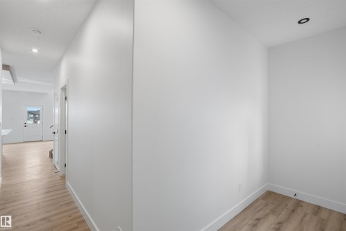 1798 Crossbill Loop Nw, Edmonton, AB - Indoor Photo Showing Other Room