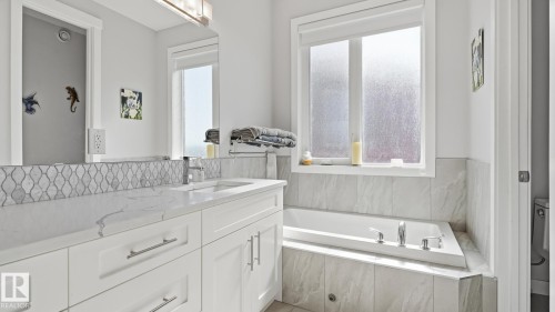 142 Aston Bend, Leduc, AB - Indoor Photo Showing Bathroom