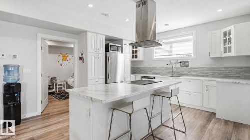 142 Aston Bend, Leduc, AB - Indoor Photo Showing Kitchen With Upgraded Kitchen