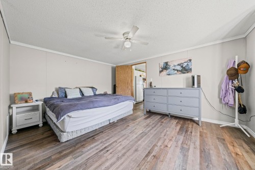Wood-finish flooring, ceiling fan, and light-toned walls - 89 Springfield Crescent, Spruce Grove, AB 