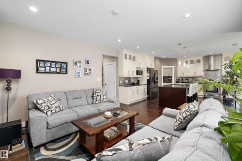 967 175 Street Sw, Edmonton, AB - Indoor Photo Showing Living Room