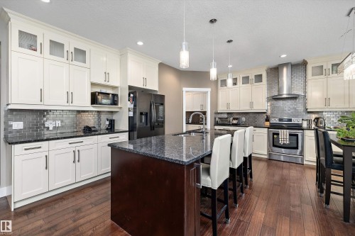 967 175 Street Sw, Edmonton, AB - Indoor Photo Showing Kitchen With Stainless Steel Kitchen With Upgraded Kitchen