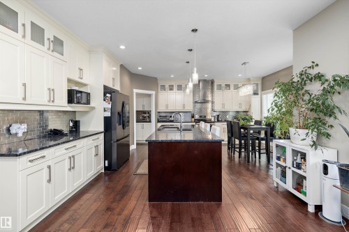 967 175 Street Sw, Edmonton, AB - Indoor Photo Showing Kitchen With Upgraded Kitchen