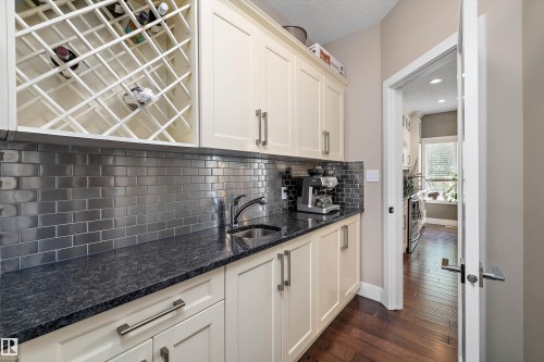 967 175 Street Sw, Edmonton, AB - Indoor Photo Showing Kitchen