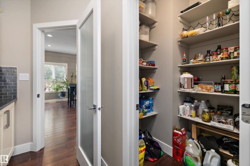 967 175 Street Sw, Edmonton, AB - Indoor With Storage