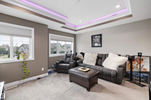 967 175 Street Sw, Edmonton, AB - Indoor Photo Showing Living Room