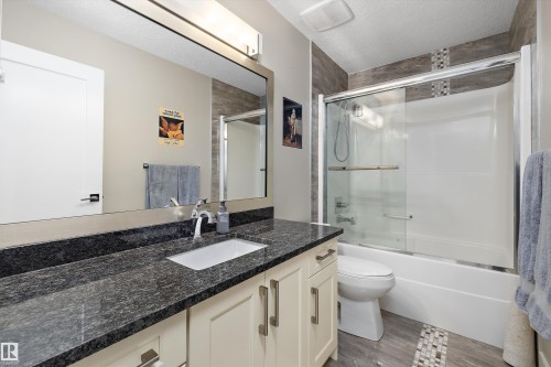967 175 Street Sw, Edmonton, AB - Indoor Photo Showing Bathroom