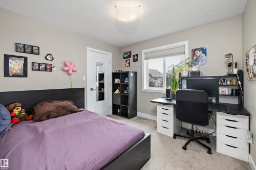 967 175 Street Sw, Edmonton, AB - Indoor Photo Showing Bedroom