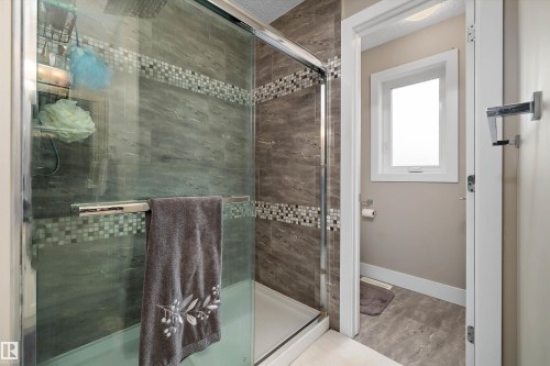 967 175 Street Sw, Edmonton, AB - Indoor Photo Showing Bathroom