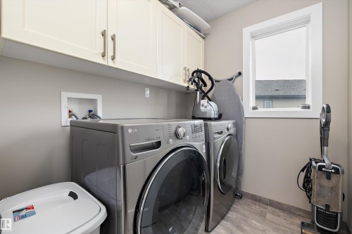 967 175 Street Sw, Edmonton, AB - Indoor Photo Showing Laundry Room