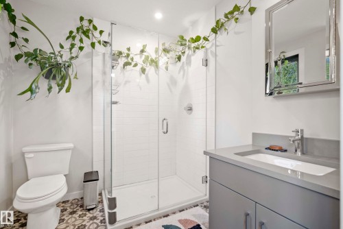 #16 1304 Rutherford Rd Sw, Edmonton, AB - Indoor Photo Showing Bathroom