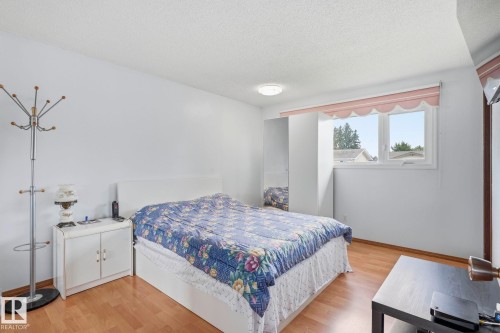 Hardwood-finish flooring, white walls, and a built-in window - 10007 168 Avenue Nw, Edmonton, AB - Indoor Photo Showing Bedroom