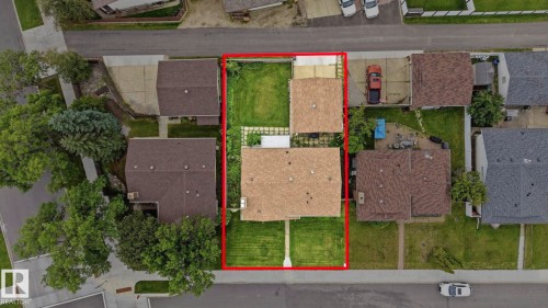 Two detached structures with shingle roofing, concrete driveways, and green lawns - 10007 168 Avenue Nw, Edmonton, AB - Outdoor