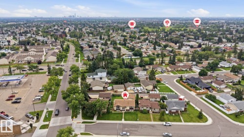 Residential neighborhood with varied housing styles, mature trees, and street infrastructure - 10007 168 Avenue Nw, Edmonton, AB - Outdoor With View