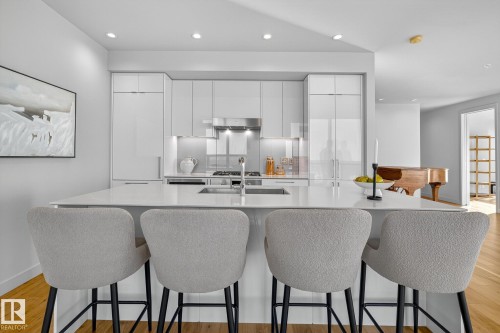 #4704 10360 102 St Nw, Edmonton, AB - Indoor