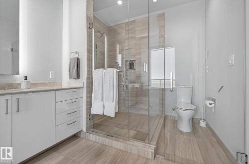 #4704 10360 102 St Nw, Edmonton, AB - Indoor Photo Showing Bathroom