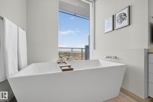 #4704 10360 102 St Nw, Edmonton, AB - Indoor
