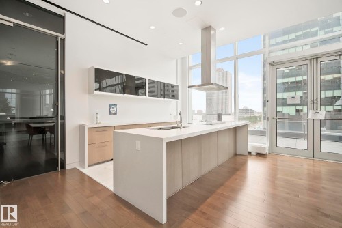 #4704 10360 102 St Nw, Edmonton, AB - Indoor Photo Showing Kitchen