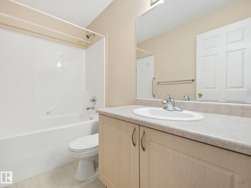 4-piece, upper level - 1142 Barnes Way Sw, Edmonton, AB - Indoor Photo Showing Bathroom
