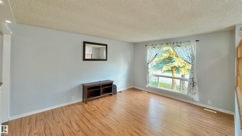 3520 17B Avenue Nw, Edmonton, AB - Indoor