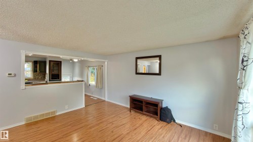 3520 17B Avenue Nw, Edmonton, AB - Indoor