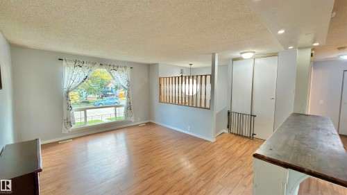 3520 17B Avenue Nw, Edmonton, AB - Indoor Photo Showing Other Room