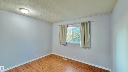 3520 17B Avenue Nw, Edmonton, AB - Indoor Photo Showing Other Room