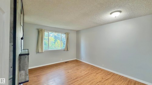 3520 17B Avenue Nw, Edmonton, AB - Indoor Photo Showing Other Room