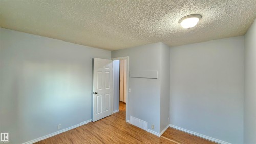 3520 17B Avenue Nw, Edmonton, AB - Indoor Photo Showing Other Room