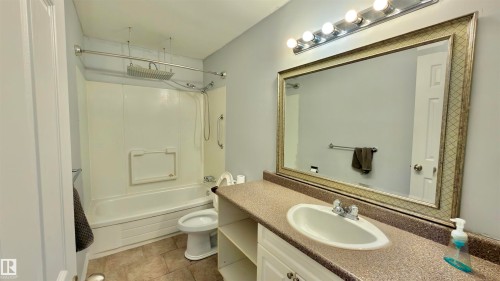 3520 17B Avenue Nw, Edmonton, AB - Indoor Photo Showing Bathroom