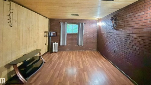 3520 17B Avenue Nw, Edmonton, AB - Indoor Photo Showing Other Room